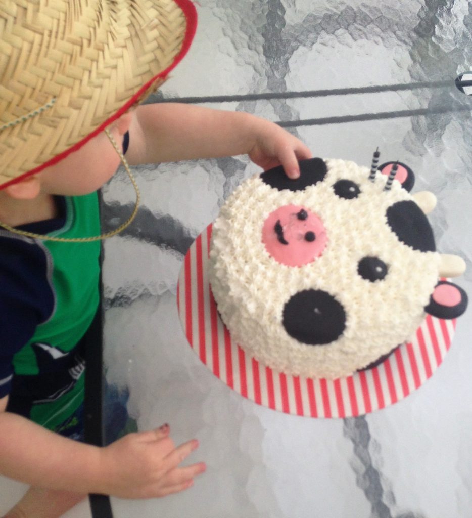 Mẫu bánh sinh nhật cho bé trai 2 tuổi 5